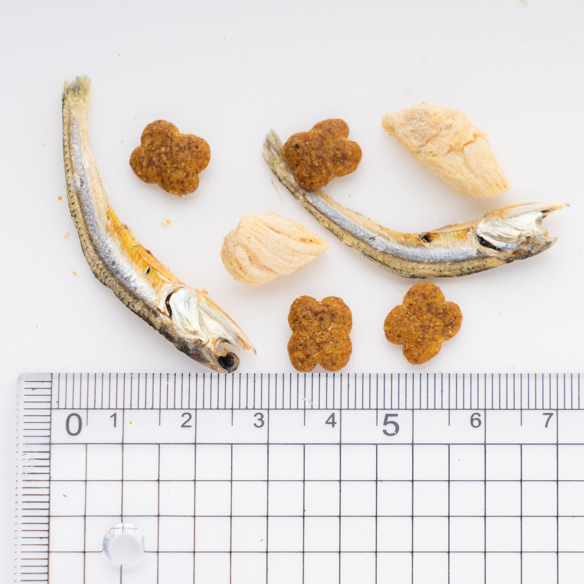 コンボ ピュア キャット まぐろ味・鶏肉・小魚添え 200g