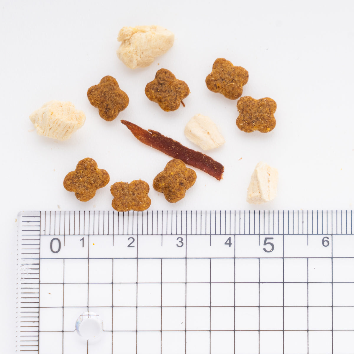 コンボ ピュア キャット 肥満が気になる猫用 まぐろ味・鶏肉・かつお節添え 200g